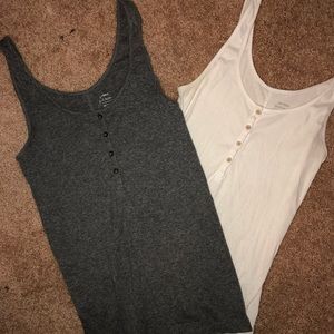 2 FOR 1– OLD NAVY tank tops
